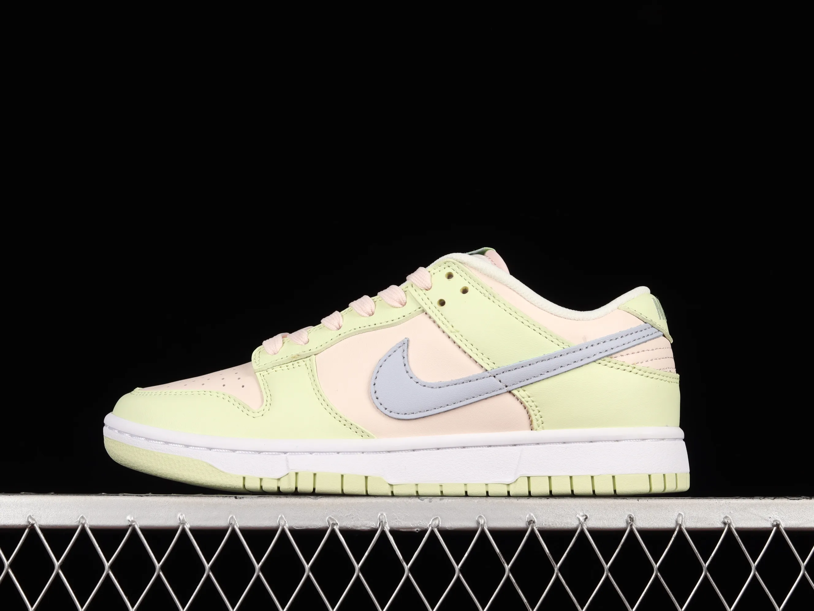 All Categories Nk SB Dunk Series Nk SB Dunk Low Low-top Sneakers J Version Nk SB Dunk Low Prm Ice Lemon Yellow Pink Color SB Smashed Backboard Fashion Casual Sneakers DD1503-600